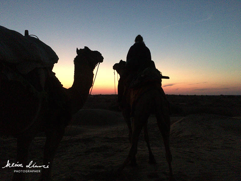 夕暮れのサム砂漠