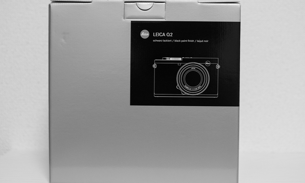 LeicaQ2】ついに手元に届きました！付属品も併せて紹介します。